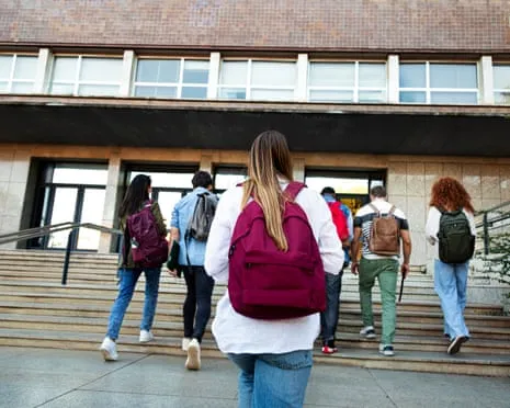 While Teen Boys Shift Toward Conservatism, the Emergence of the 'Relaxed Female' Trend Becomes Apparent