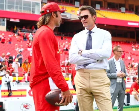 Tom Brady draws fan criticism after showing up in Vegas coaching booth