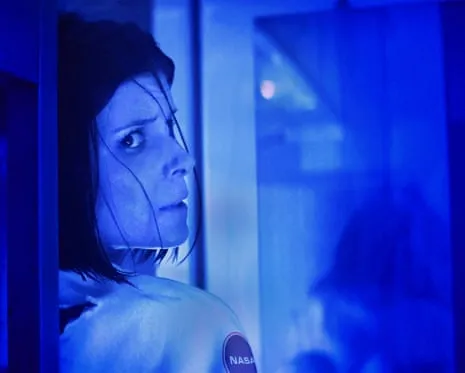 The Astronaut Film Analysis: Tense Moments and Mysterious Phenomena in a Luxury Location
