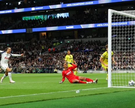 Luiz Júnior's Crucial Error Gifts Spurs First Triumph